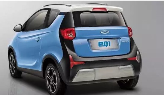 Plastic tail door .JPG